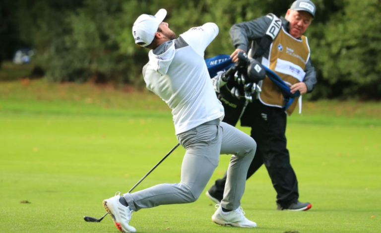 The Advantages of Wearing a Custom Golf Hoodie on the Course