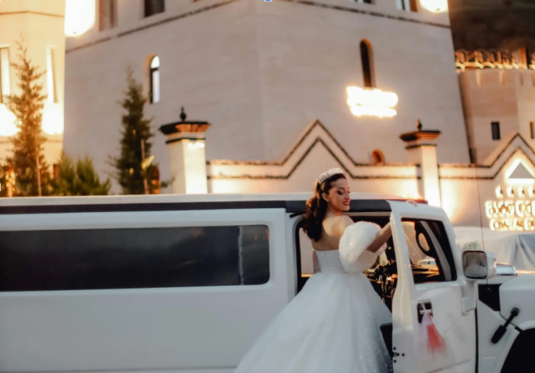 How Much Is Limo Rental for Your Wedding?